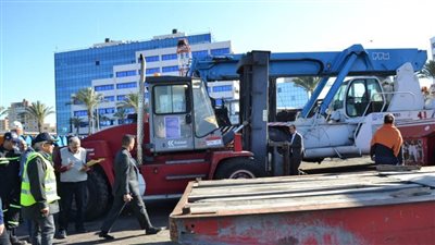 ٧٩سفينة تجرى أعمال الشحن في ميناء الإسكندرية