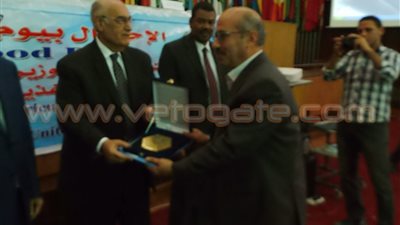 بالفيديو والصور.. وزير الزراعة يكرم عددًا من رؤساء المراكز البحثية