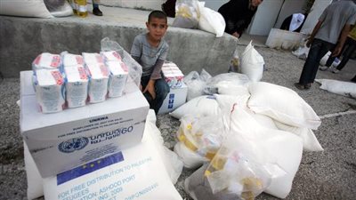 «الأغذية العالمى» يوزع مساعدات طارئة على السوريين الفارين لطرطوس