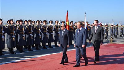 السيسي يستهل زيارته إلى روسيا بلقاء رئيس المفوضية الاقتصادية للاتحاد الأوراسي.. يبحثان تعزيز العلاقات للمصلحة المشتركة.. سفير القاهرة بموسكو يستعرض نتائج الزيارة.. وبرنامج عمل مكثف للرئيس غدا