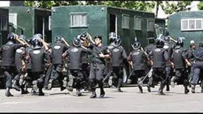 انسحاب قوات الأمن من أمام 