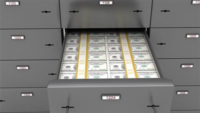 النشرة الاقتصادية.. وأبرزها: ضوابط وثيقة التأمين على نقل الأموال