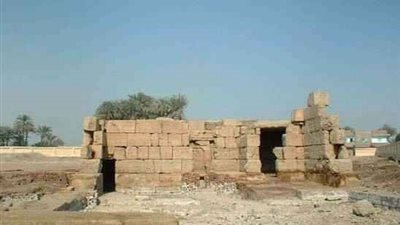 «شنهور» بقوص.. حكاية معبد سرقوا آثاره وتركوه مأوى للخفافيش والأشباح