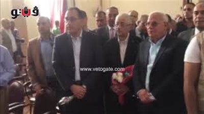 تلاميذ مدرسة القناة يستقبلون رئيس الوزراء بالورود والأغاني البورسعيدية