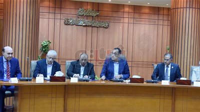 رئيس الوزراء يتفقد مدرسة أشتوم الجميل الابتدائية في بورسعيد