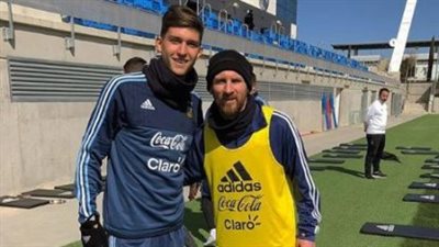 المدير الرياضي لبرشلونة يتجه للأرجنتين بسبب مدافع بوكا جونيورز