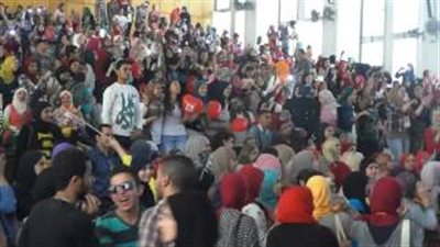 بالفيديو..عميد آداب عين شمس: الرقص على «فرتكة فرتكة» بالمدرجات «انحراف»