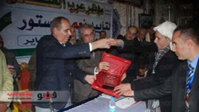 بالصور.. محافظ الشرقية يُكرم أسر شهداء الشرطة والجيش