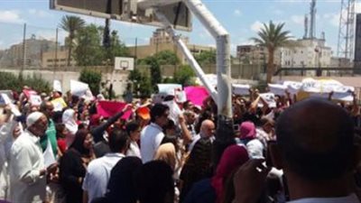 مظاهرة أولياء الأمور بالإسكندرية تكشف وجود ثعابين بالمدارس