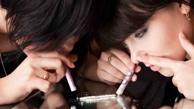 بالصور.. أخطر 10 أدوية في العالم تسبب الإدمان.. «الكراك» مسكن الفقراء.. «الأمفيتامينات» معالج القلق والاكتئاب الأخطر.. «الكوكايين» مخدر العين والأنف.. «ميثامفيتامين&