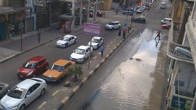 انفجار ماسورة مياه في منطقتي محمد علي وأوجينا ببورسعيد (صور)