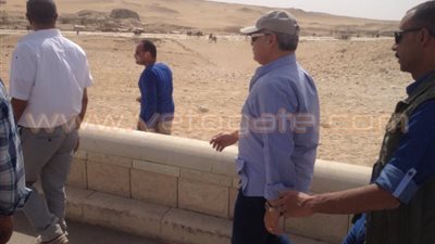 بالفيديو والصور.. وزير السياحة يصل إلى الأهرامات للقاء مورجان فريمان