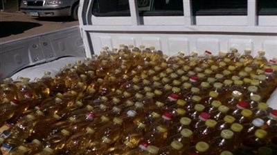 ضبط 110 أجولة توابل و185 كرتونة زيت طعام مجهولة المصدر بالإسكندرية