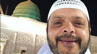 محمد هنيدي يؤدي مناسك العمرة (صورة)