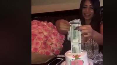 صدمة فتاة حسناء من هدية عيد ميلادها (فيديو)