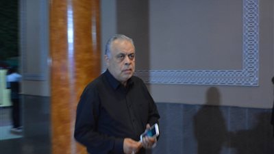 أحمد ماهر وأشرف زكي في عزاء أحمد عبد الوارث بمسجد الشرطة (فيديو وصور)