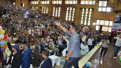 مبتهل ينسحب من حفل الجخ بسوهاج لتقديم الشعر على القرآن (فيديو)