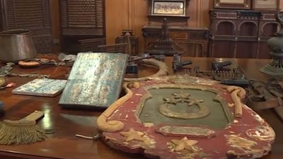 شرطة السياحة تكشف كواليس مخزن قطع أثرية في الزمالك يمتلكه أجنبي (فيديو)