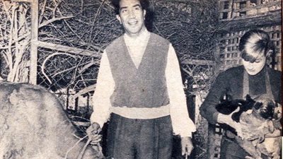 صورة نادرة لــ«بوسة» مع يوسف وهبي