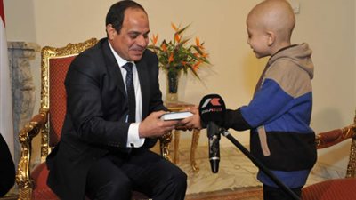 بالصوت.. والد مريض بـ«السرطان» يروي تفاصيل مقابلته مع «السيسي»