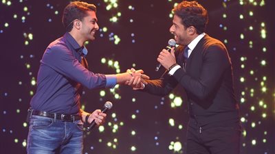 حماقي يغني مع المتسابق المصري محمد عباس «ما بلاش» في ستار أكاديمي