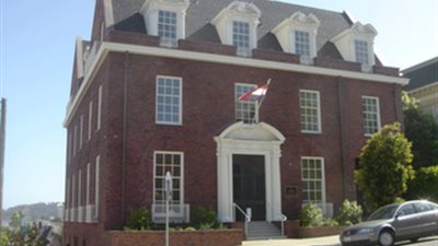 توافد المغتربين على القنصلية المصرية بلوس أنجلوس للاستفتاء على الدستور