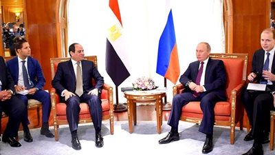 «السيسي» و«بوتين» يقفان دقيقة حداد على ضحايا مدينة كيرتش