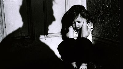 «أسبوع اغتيال البراءة».. «سماح» تنتقم من عشيقها بقتل ابنه.. منى وزوجها يقتلان ابنتهما بـ«الشطة».. اغتصاب طفل 10 مرات.. و«كيد النسا» يقتل رضيعا بعد خطفه من أمه