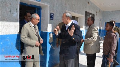 بالصور.. محافظ قنا يتفقد لجان الاستفتاء على الدستور