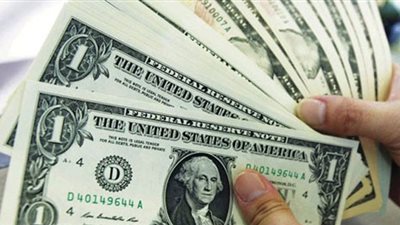 الدولار يستقر.. والإسترليني يتراجع قرشًا مقابل الجنيه