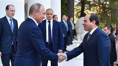 السيسي وبوتين يتفقدان حلبة سباق لأحدث سيارات AURUS