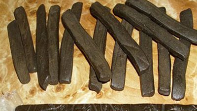 ضبط 48 قطعة حشيش بحوزة عاطلين في الدخيلة