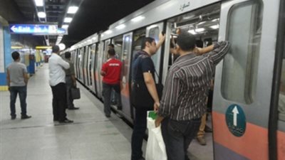 زحام شديد وتكدس بمترو «شبرا - المنيب» بسبب عطل فني بأحد القطارات