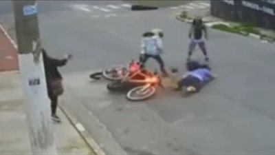 لحظة قتل شاب أمام صديقته (فيديو)