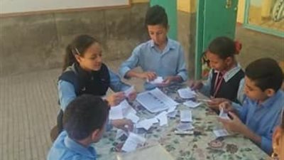 على طريقة البرلمان.. مدرسة بقنا تجري انتخابات لمجالس الفصول (صور)