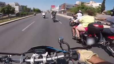 نهاية مروعة لفتاة تستقل دراجة نارية خلف صديقها (فيديو)
