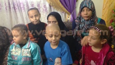 بالفيديو والصور.. «فيتو» في مسقط رأس طفل السرطان بعد مقابلة رئيس الجمهورية.. الطفل: الرئيس حقق أمنيتي.. والد الطفل: بكيت عندما شاهدت السيسي وكشفت له ما أخفاه المسئولون عن فساد قريتي