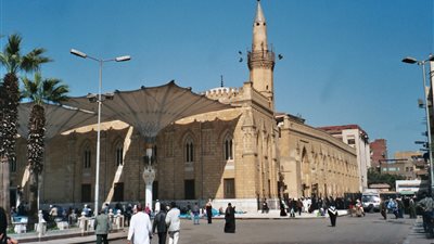 المفوضية المصرية للحقوق تدين إغلاق مسجد الحسين في ذكرى عاشوراء