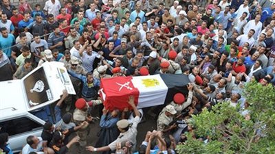 شبين القناطر تودع شهيد العريش بجنازة عسكرية عقب صلاة المغرب
