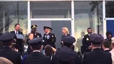 بالفيديو.. شاب يخطب فتاة في حفل تخرجه من أكاديمية الشرطة