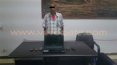 ضبط مدرس أثناء بيعه لاب توب مسروقا في أسوان