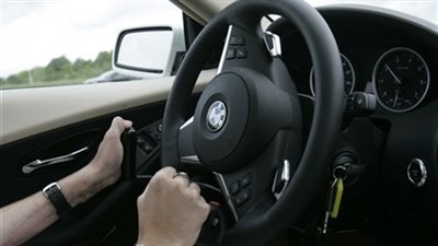 طلب بإلغاء الجمارك على سيارات المعاقين