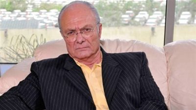 يوسف فوزى يستغل شهرته في 