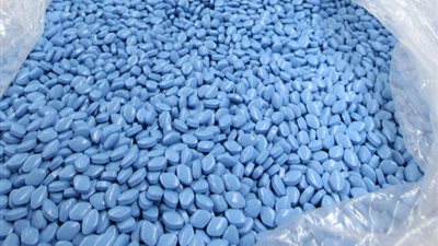 الجمارك تضبط حاويتين من المنشطات الجنسية قادمة من الصين