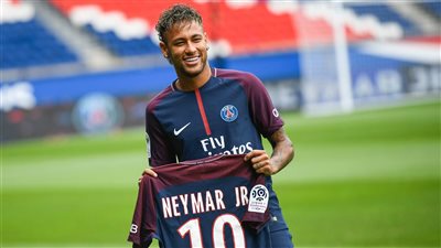 نيمار يرفع دعوى قضائية على برشلونة والنادي يطالبه برد 75 مليون يورو