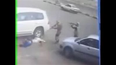 بالفيديو.. لحظة اغتيال موظف الإغاثة الإماراتي في عدن