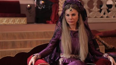 نيكول سابا سعيدة بتكريمى عن دوري في «ألف ليلية وليلة»