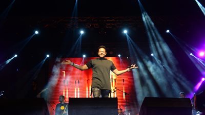 حماقي يتألق بحفل جماهيري في الجامعة الكندية (صور)