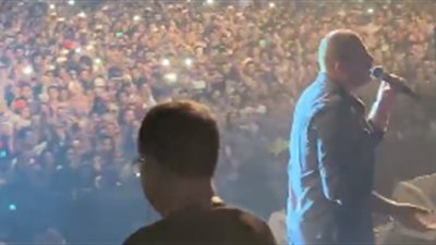 الجمهور لـ«عمرو دياب»: أنت مغرور (فيديو)