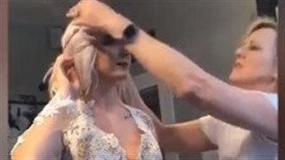 عروس تتبرع بفستانها قبل الزفاف بأربعة أيام (فيديو)